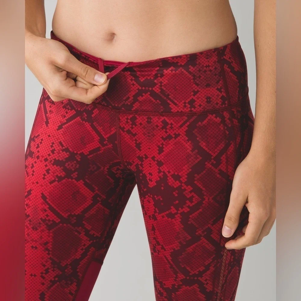 Lululemon Vent It Out Crop
